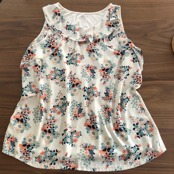 LOFT Outlet Tops - Floral shell from Loft size XL